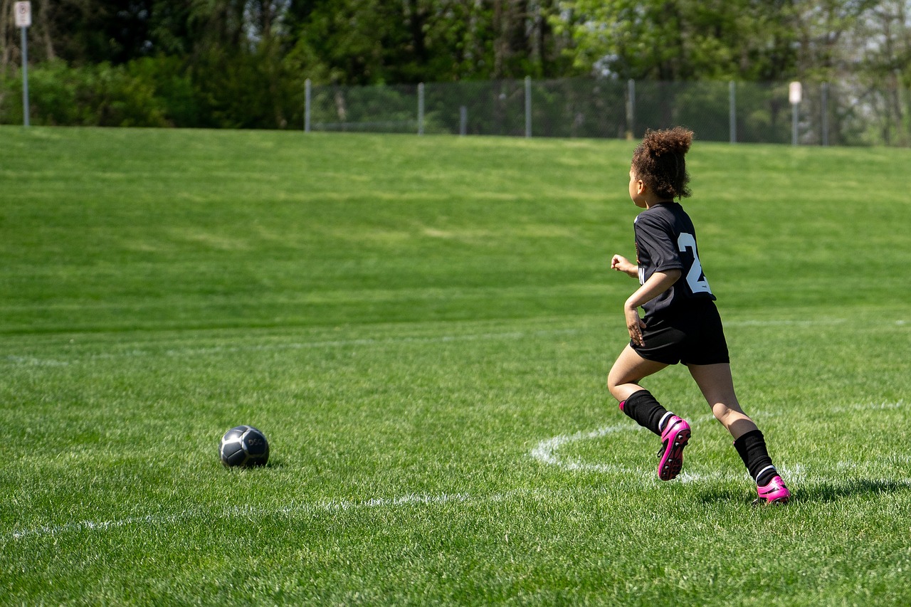 soccer, running, sports-7392844.jpg